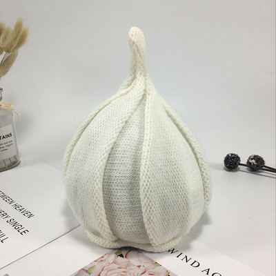 Egyszínű női kötött sapka