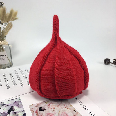 Egyszínű női kötött sapka