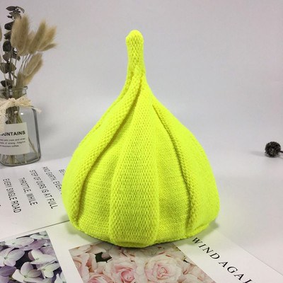 Egyszínű női kötött sapka