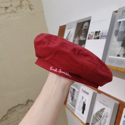 Modern női barett hímzett felirattal