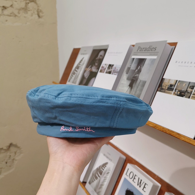 Modern női barett hímzett felirattal