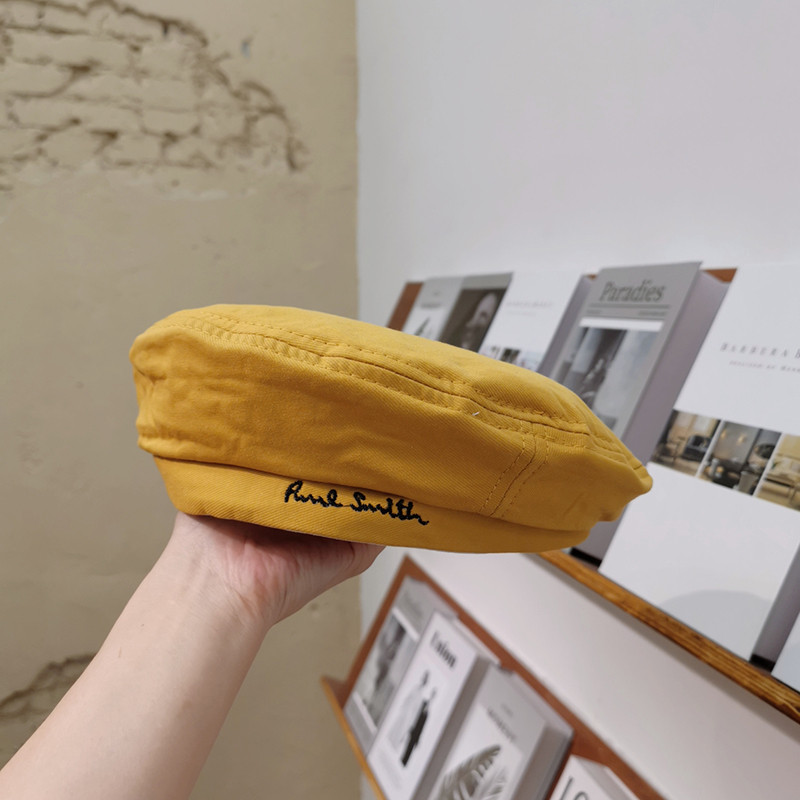 Modern női barett hímzett felirattal