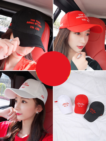 Őszi-téli női sapka hímzéssel és napellenzővel