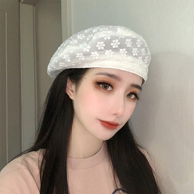 Modern női barett típusú sapka virágos motívumokkal