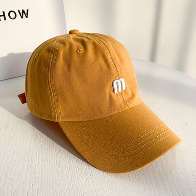 Új modell női sapka - hímzéssel és napellenzővel