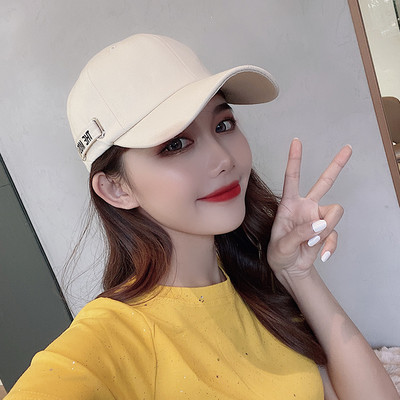 Új modell női sapka - hímzéssel és napellenzővel