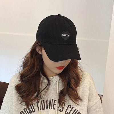 Új modell női sapka - hímzéssel és napellenzővel