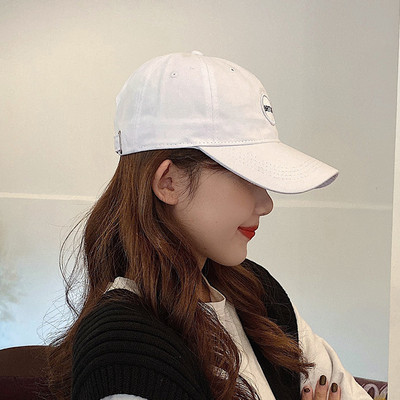 Új modell női sapka - hímzéssel és napellenzővel