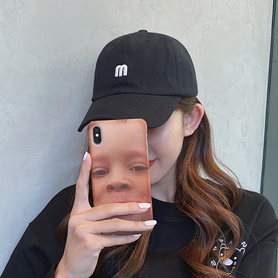 Új modell női sapka - hímzéssel és napellenzővel