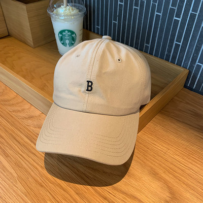 Új modell női sapka - hímzéssel és napellenzővel