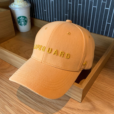 Új modell női sapka - hímzéssel és napellenzővel