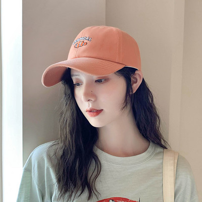 Új modell női sapka - hímzéssel és napellenzővel