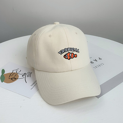 Új modell női sapka - hímzéssel és napellenzővel