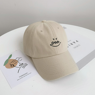 Új modell női sapka - hímzéssel és napellenzővel