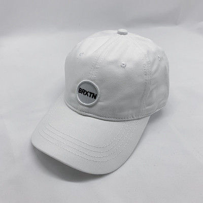 Női alkalmi sapka hímzéssel