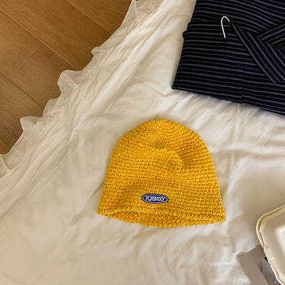 Γυναικείο καπέλο με έμβλημα