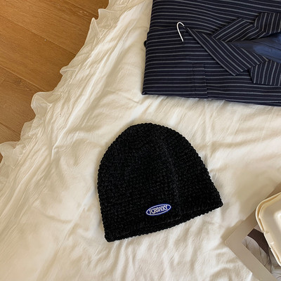 Γυναικείο καπέλο με έμβλημα