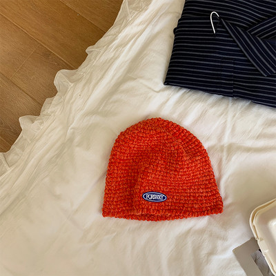 Γυναικείο καπέλο με έμβλημα