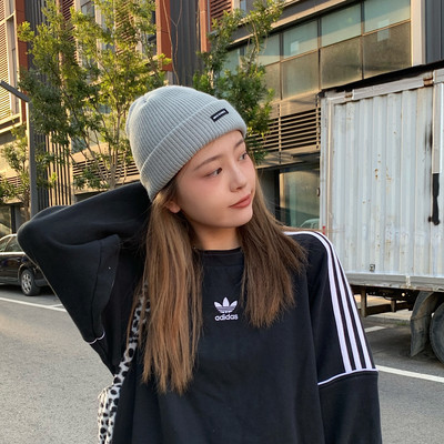 Πλεκτό καθημερινό καπέλο με έμβλημα