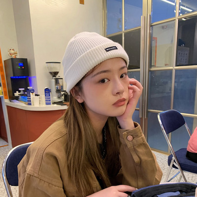 Πλεκτό καθημερινό καπέλο με έμβλημα