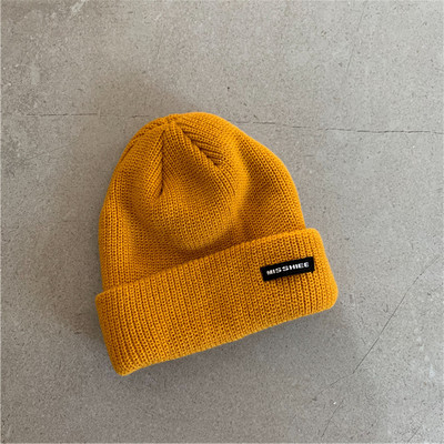 Πλεκτό καθημερινό καπέλο με έμβλημα