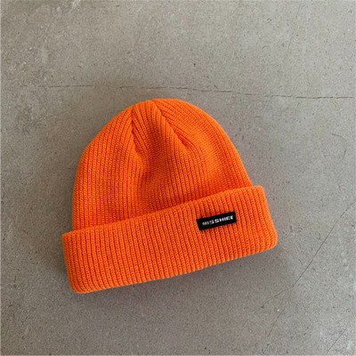 Πλεκτό καθημερινό καπέλο με έμβλημα