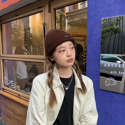 Πλεκτό καθημερινό καπέλο με έμβλημα