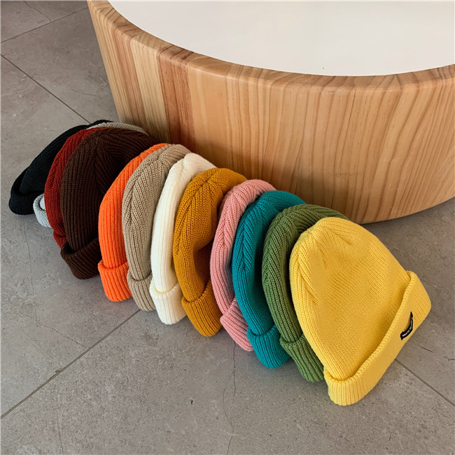 Πλεκτό καθημερινό καπέλο με έμβλημα