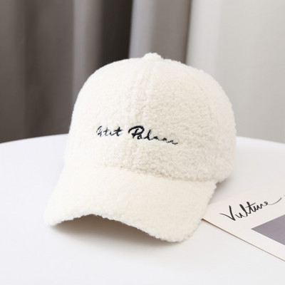 Ženska kapa s vezom i šilterom