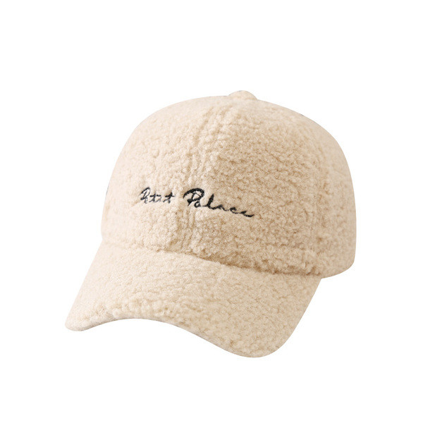 Ženska kapa s vezom i šilterom