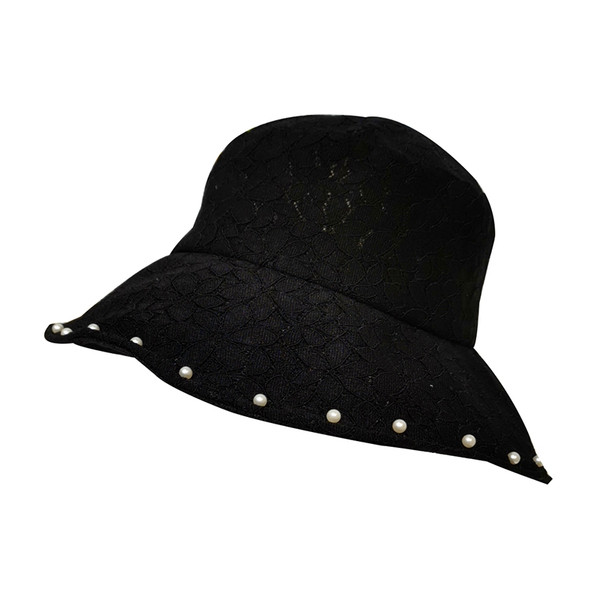 Modern női sapka csipkével és gyöngyökkel