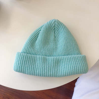 Egyszínű női sapka - kötött