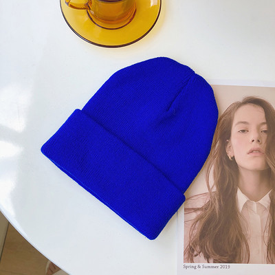 Egyszínű női sapka - kötött