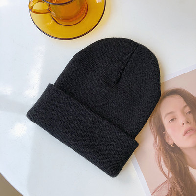 Egyszínű női sapka - kötött