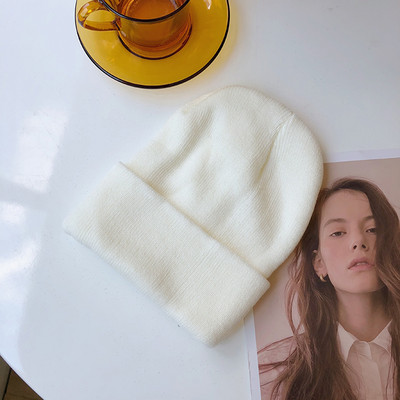 Egyszínű női sapka - kötött