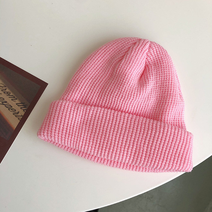 Egyszínű női sapka - kötött