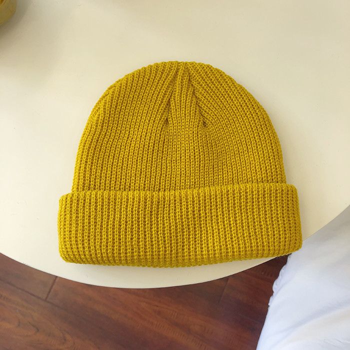 Egyszínű női sapka - kötött