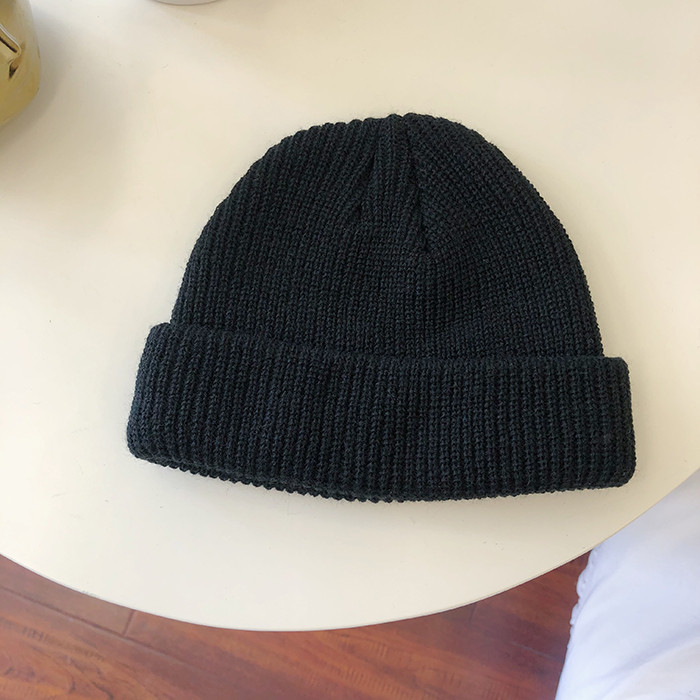 Egyszínű női sapka - kötött