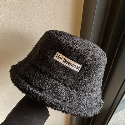 Νέο μοντέλο γυναικείο καπέλο με έμβλημα