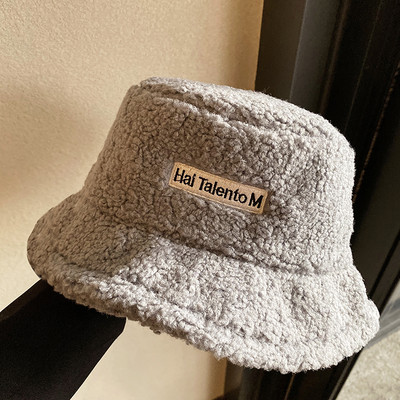 Νέο μοντέλο γυναικείο καπέλο με έμβλημα