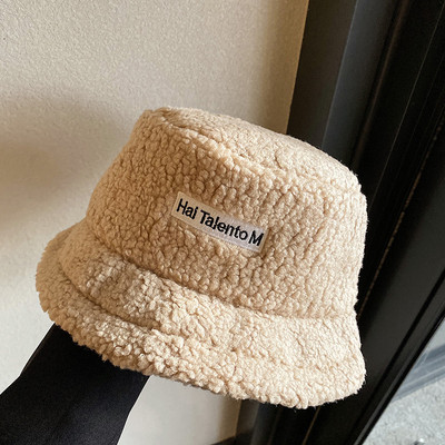 Νέο μοντέλο γυναικείο καπέλο με έμβλημα