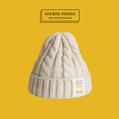 Γυναικείο πλεκτό καπέλο χειμερινό με έμβλημα