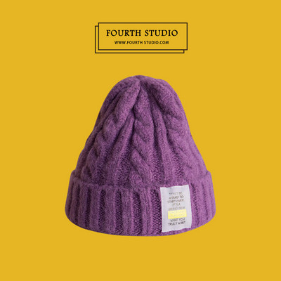 Γυναικείο πλεκτό καπέλο χειμερινό με έμβλημα