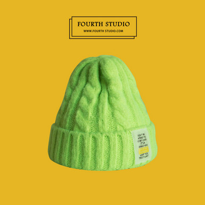 Γυναικείο πλεκτό καπέλο χειμερινό με έμβλημα