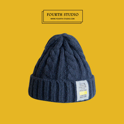 Γυναικείο πλεκτό καπέλο χειμερινό με έμβλημα