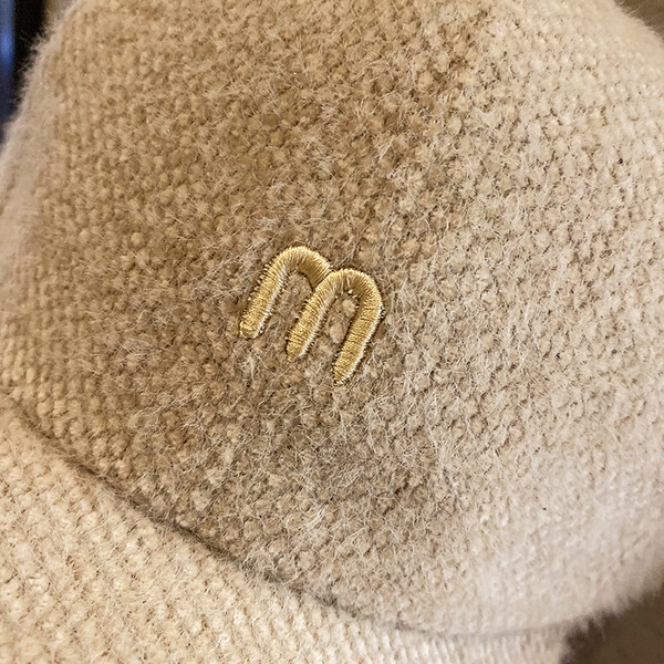 Új modell női kalap hímzéssel - télre alkalmas