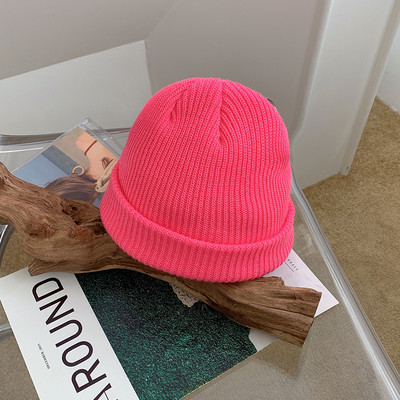 Mindennapi egyszínű női sapka