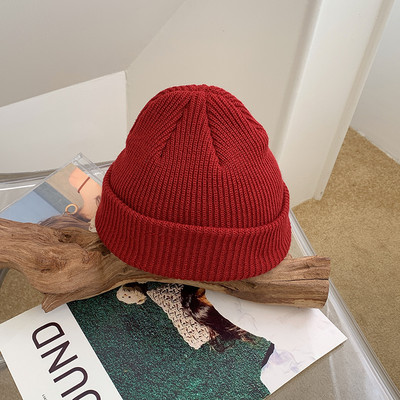 Mindennapi egyszínű női sapka