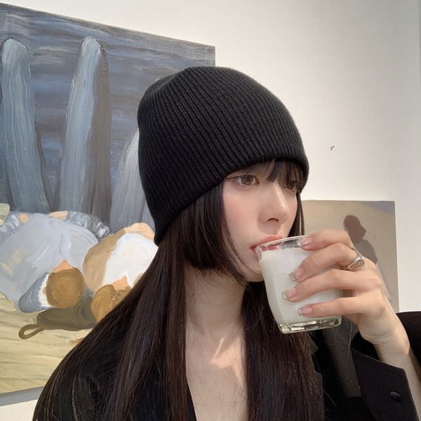 Mindennapi egyszínű női sapka