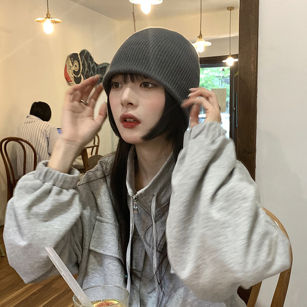 Mindennapi egyszínű női sapka